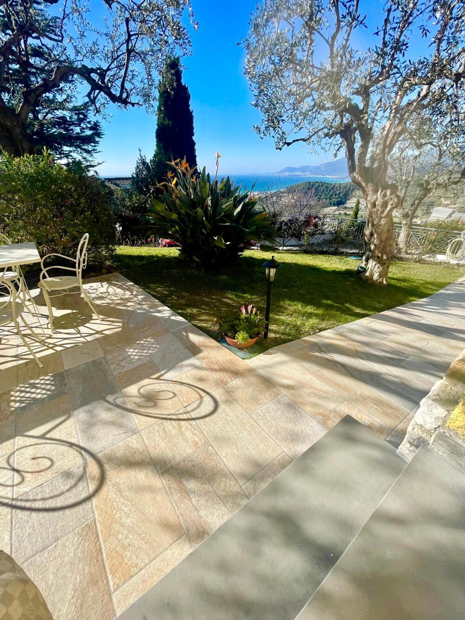 Villa Gaia - Luxury Villa, Pool & Wellness Rooms Бордігера Екстер'єр фото