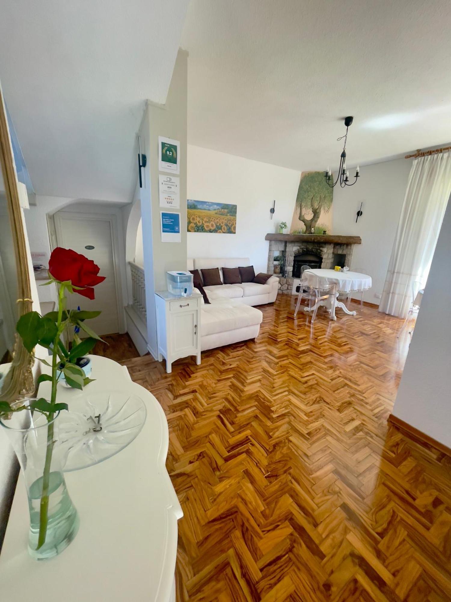 Villa Gaia - Luxury Villa, Pool & Wellness Rooms Бордігера Екстер'єр фото